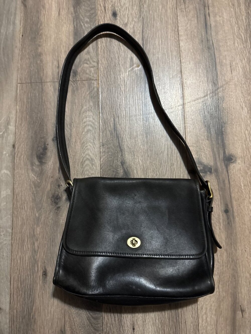 VTG Black Leather Coach Swinger Rambler Legacy Bag Style #3842 Turnlock Closure